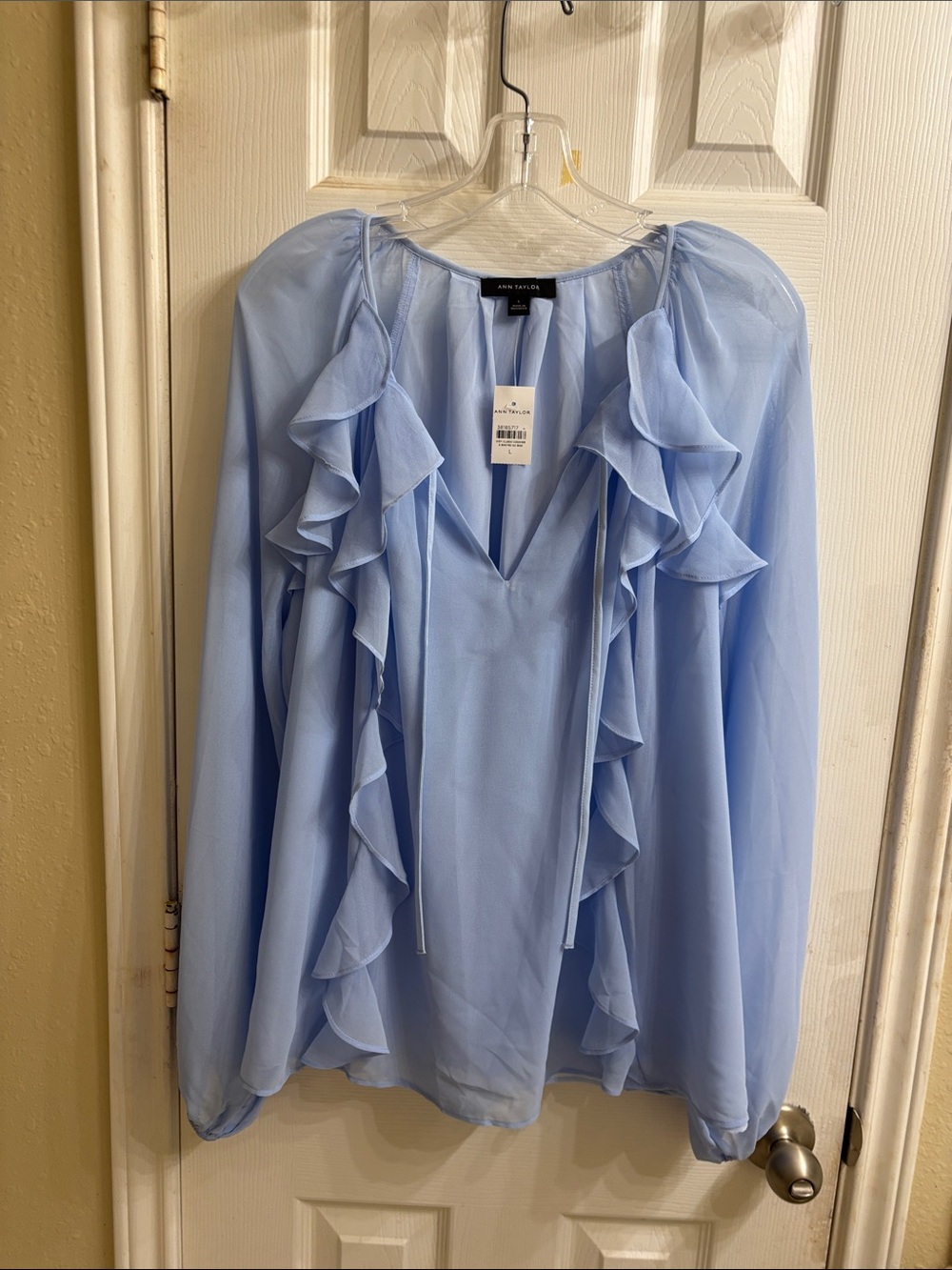 Ann Taylor Pale Blue Lightweight fully lined longsleeve Blouse. NWT